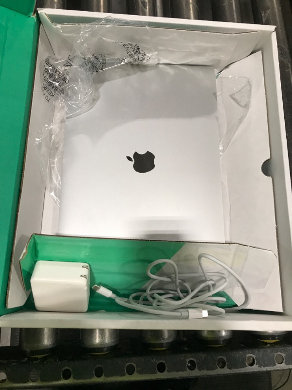 Photo 1 of Apple Late 2020 MacBook Air with Apple M1 Chip, 13-inch, 8GB RAM, 256GB SSD, Silver (Renewed Premium)