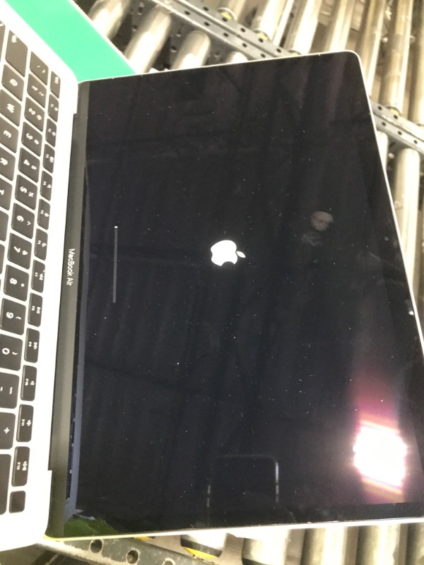 Photo 1 of Apple Late 2020 MacBook Air with Apple M1 Chip, 13-inch, 8GB RAM, 256GB SSD, Silver (Renewed Premium)