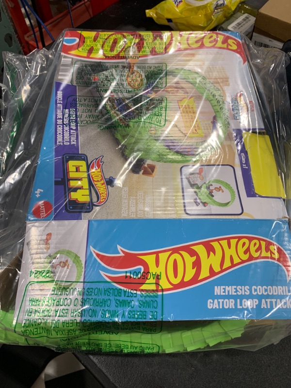Photo 1 of Hot Wheels Toy Car Track Set Gator Loop Attack Playset in Pizza Place with 1:64 Scale Car, Connects to Other Sets
