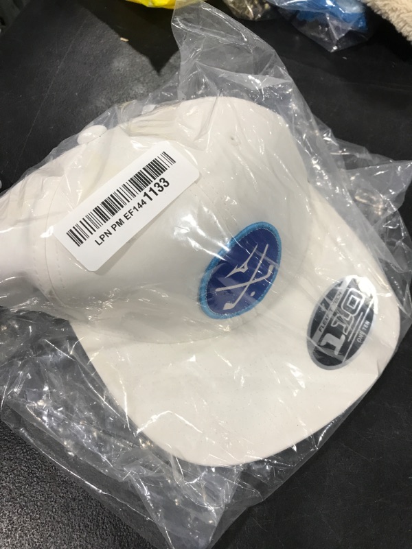 Photo 1 of Mizuno Womens Crossed Clubs Snapback Golf Hat, White