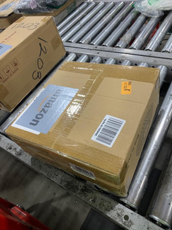 Photo 1 of LED High Bay Light,200W 22000LM 6500K,UFO Lights Commercial Bay Lighting with US Plug,High Bay Shop Lights for Warehouse Workshop Factory Gym Garage Barn(1 Pack)