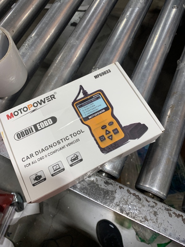 Photo 1 of MOTOPOWER MP69033 Car OBD2 Scanner Code Reader Engine Fault Scanner CAN Diagnostic Scan Tool for All OBD II Protocol Cars Since 1996, Yellow