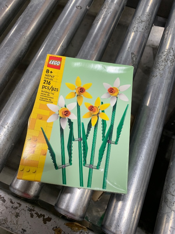 Photo 1 of LEGO Daffodils - Building Toy for Kids, Girls and Boys, Ages 8+ - Birthday Gift for Kids - Artificial Daffodil for Bedroom Decor and Display - 40747