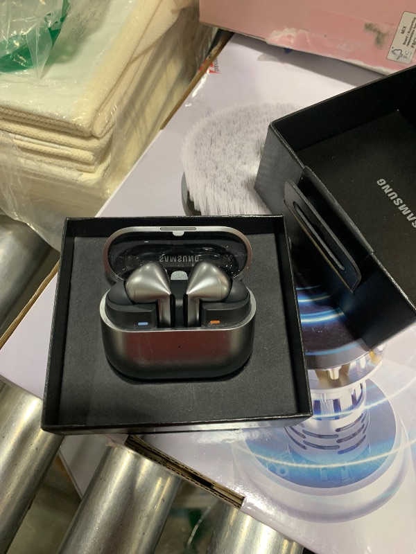 Photo 1 of Samsung Galaxy Buds 3 Pro AI True Wireless Bluetooth Earbuds, Noise Cancelling, Sound Optimization, Redesigned Comfort Fit, Silver [US Version, Amazon Exclusive, 2Yr Warranty]