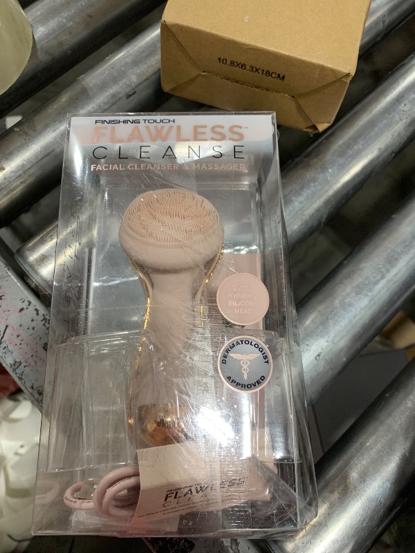 Photo 1 of Finishing Touch Flawless Cleanse Silicone Face Scrubber and Cleanser, 1 count