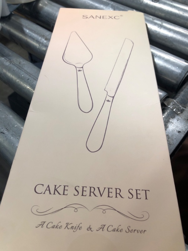 Photo 1 of SANEXC CAKE SEVER SET