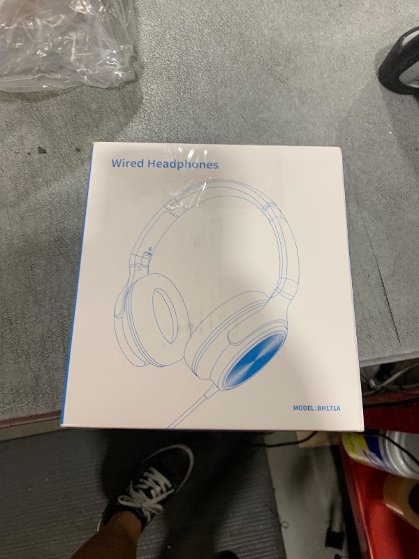 Photo 1 of Cowyawn USB C Headphones Wired, Over Ear USB C Wired Headphones with Microphone, Volume Control, HD Stereo Sound, Foldable USB Type C Headphones for Adult/Teens/Chromebook/Laptop/Computer/iPhone,Black