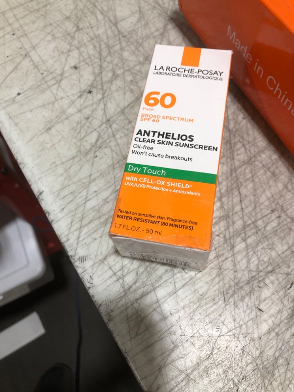 Photo 1 of La Roche-Posay Anthelios Clear Skin Sunscreen Dry Touch SPF 60, Oil Free Sunscreen For Face, Oil Absorbing, Broad Spectrum SPF + Antioxidants, Non-Greasy, Oxybenzone Free, Travel Size