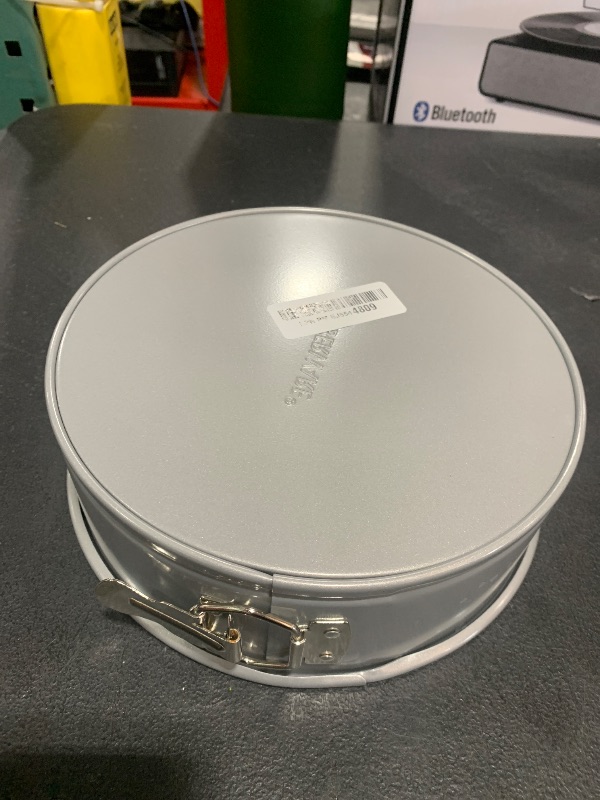 Photo 1 of 9.5" Non-stick Spring Form Pan