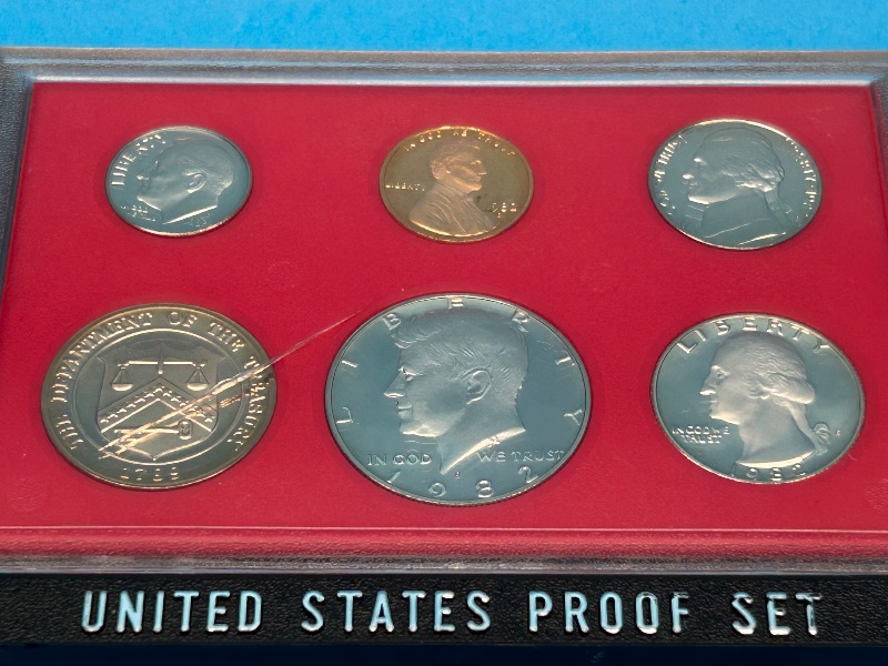Photo 1 of 593037…United States proof set 1982