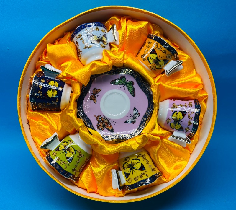 Photo 1 of 593165…teacup and saucer set