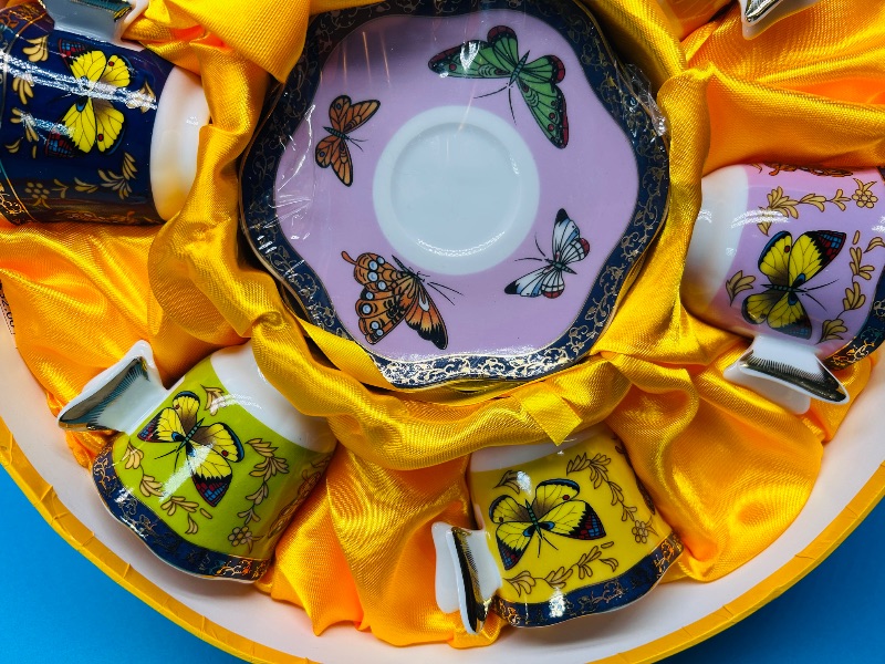 Photo 1 of 593165…teacup and saucer set
