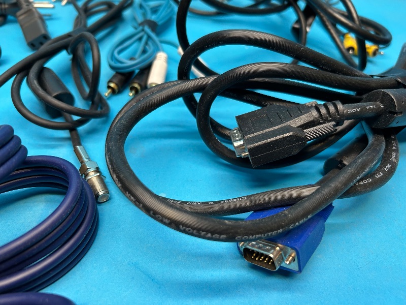 Photo 1 of 593311…misc power and audio cords 