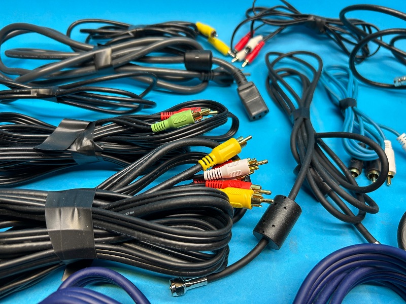 Photo 1 of 593311…misc power and audio cords 