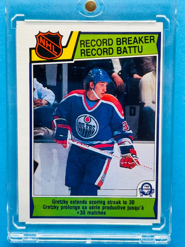 Photo 1 of 593659…1983 Wayne Gretzky record breaker card 212 in hard plastic case