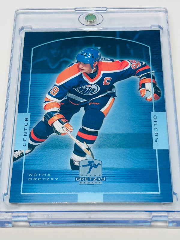 Photo 1 of 593661…Wayne Gretzky chrome hall of fame card in hard plastic case