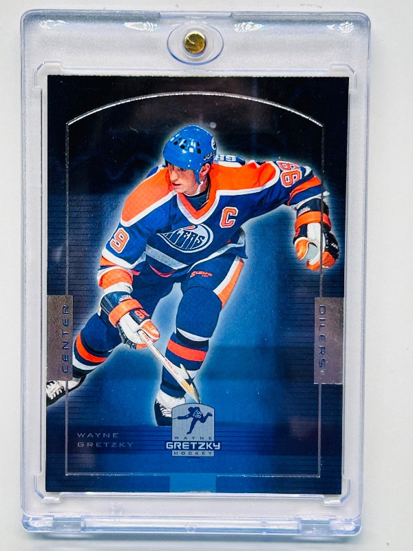Photo 1 of 593661…Wayne Gretzky chrome hall of fame card in hard plastic case
