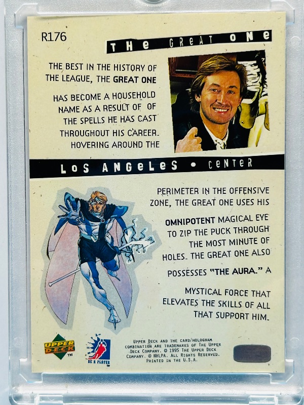 Photo 1 of 593737… Wayne Gretzky Fanimation cards R176 in hard plastic case