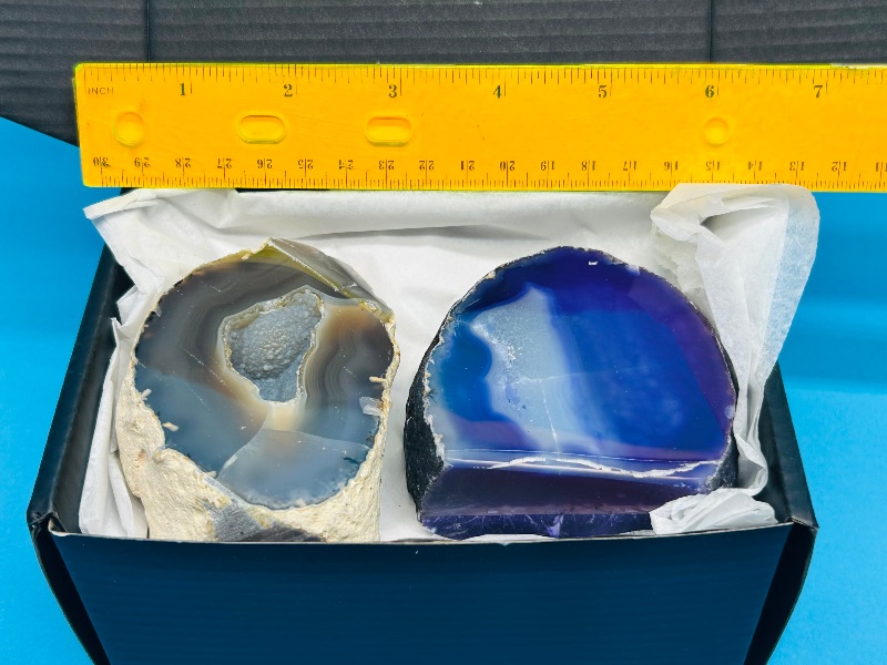 Photo 1 of 593766…2 agate base rocks in box