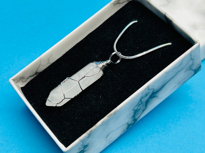 Photo 1 of 593776… pendant on 21”  chain in gift box