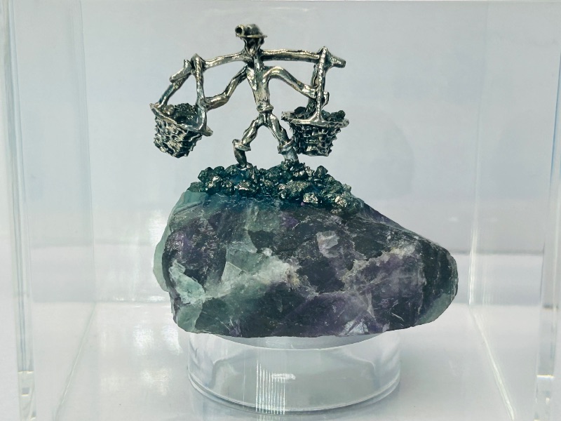 Photo 1 of 593825…miner on fluorite rock in 3 x 3” display