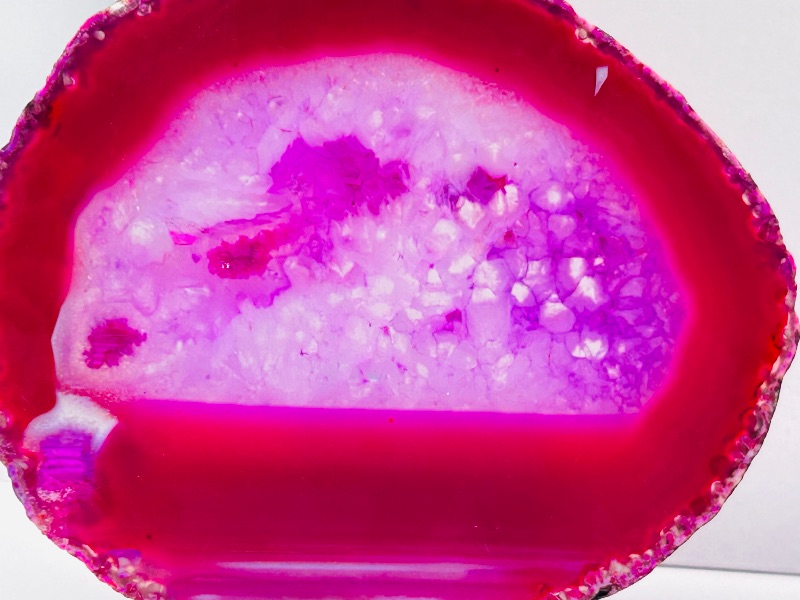 Photo 1 of 593829… 2 agate slices on stands approx 4x5”