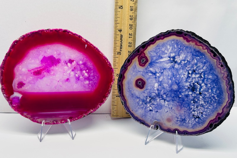 Photo 1 of 593829… 2 agate slices on stands approx 4x5”