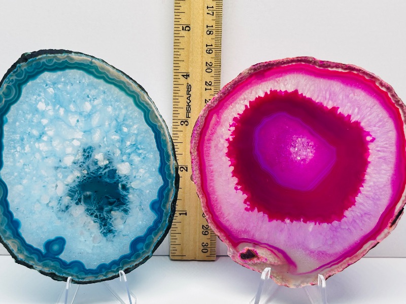 Photo 1 of 593830…  2 agate slices on stands approx 4x5”