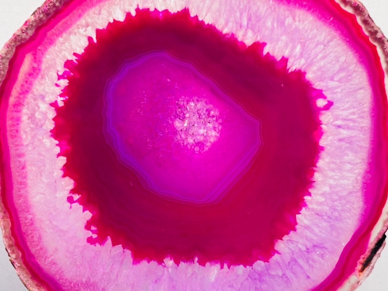 Photo 1 of 593830…  2 agate slices on stands approx 4x5”