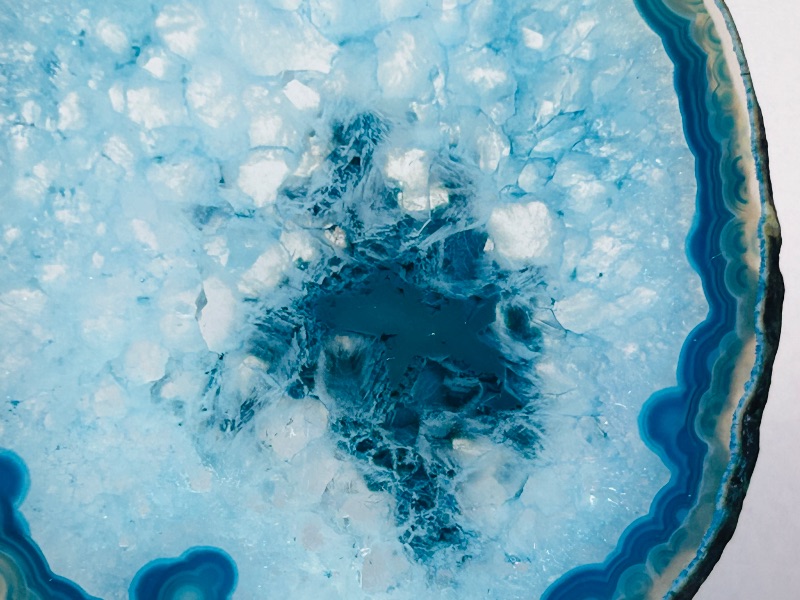 Photo 1 of 593830…  2 agate slices on stands approx 4x5”