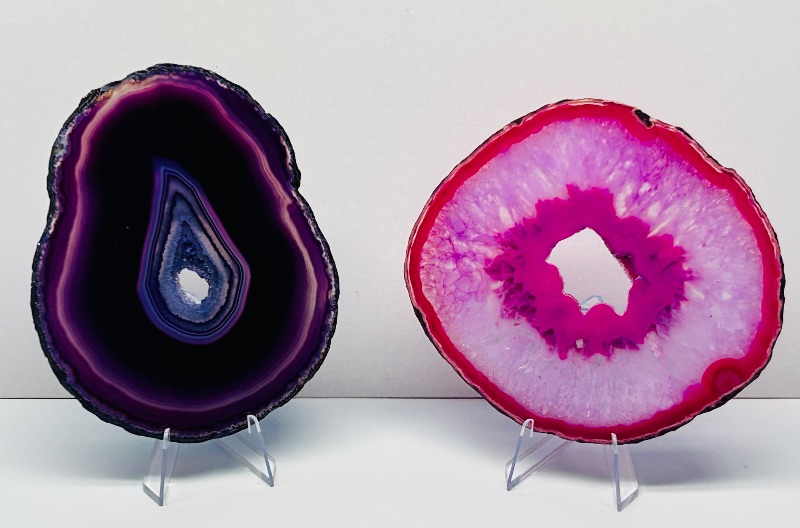 Photo 1 of 593831…  2 agate slices on stands approx 4x5”