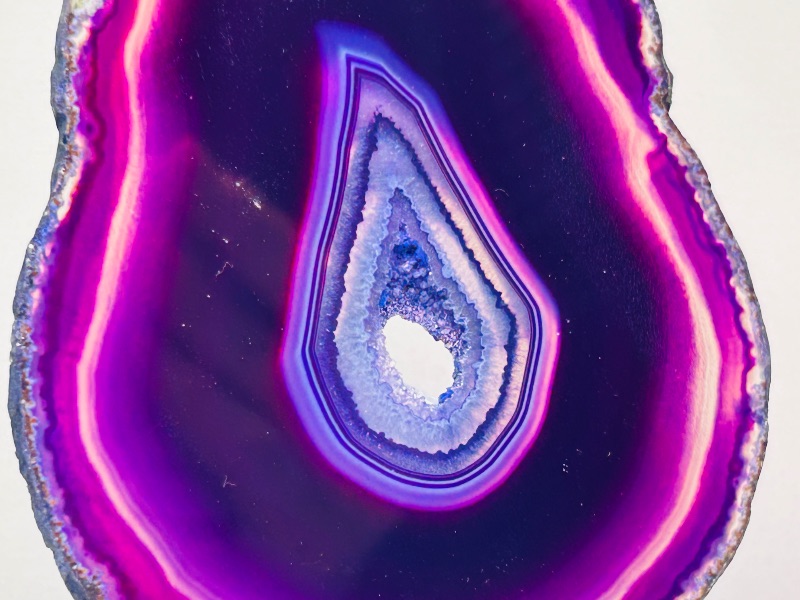 Photo 1 of 593831…  2 agate slices on stands approx 4x5”