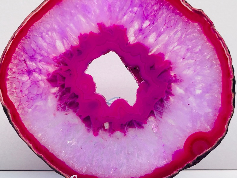 Photo 1 of 593831…  2 agate slices on stands approx 4x5”