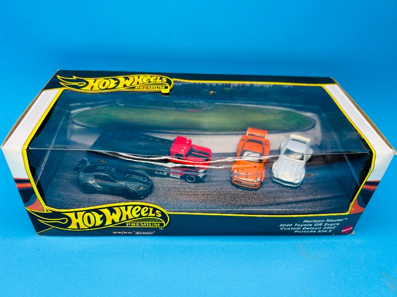 Photo 1 of 593849…Hor wheels die cast car set