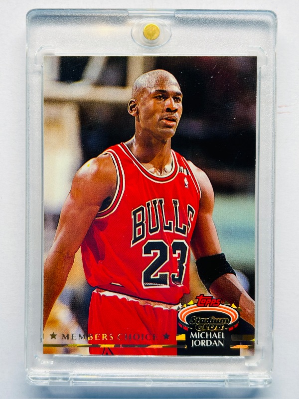 Photo 1 of 593913… Michael Jordan card 210 in hard plastic case
