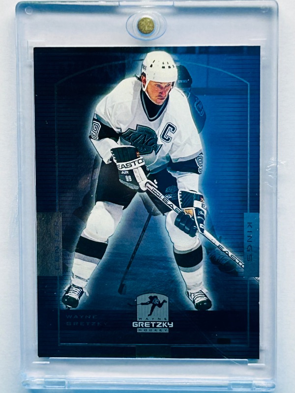 Photo 1 of 593914…Wayne Gretzky card HOF 13 in hard plastic case