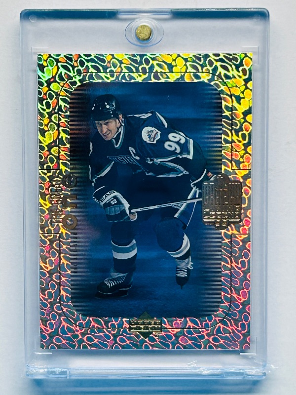 View 1 of 593917… Wayne Gretzky card GO8 in hard plastic case