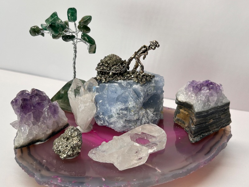 Photo 1 of 594101…rock collection on 6” agate slice