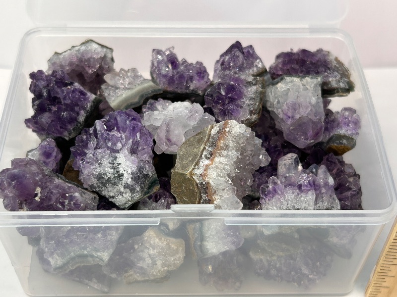 Photo 1 of 594115… small container of amethyst crystal chunks 