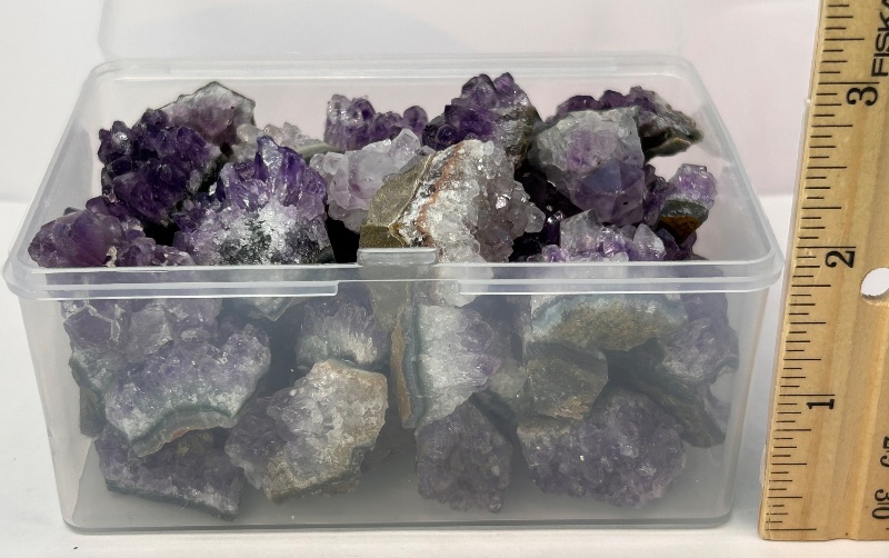 Photo 1 of 594115… small container of amethyst crystal chunks 