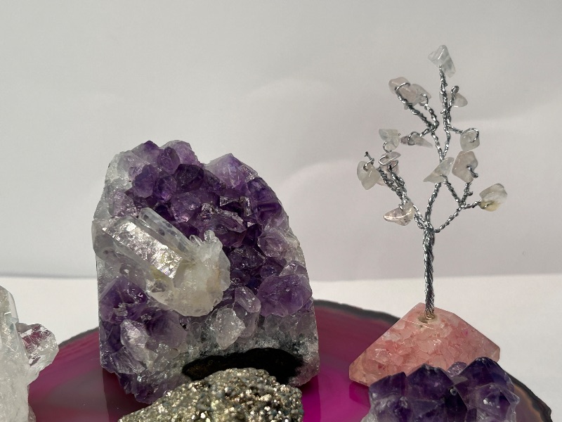 Photo 1 of 594116…small rock collection on 6” agate slice