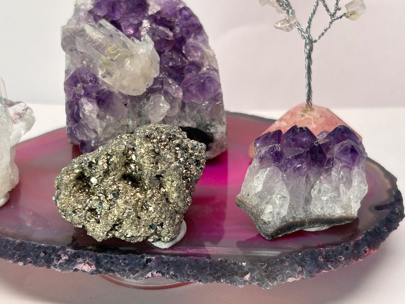 Photo 1 of 594116…small rock collection on 6” agate slice