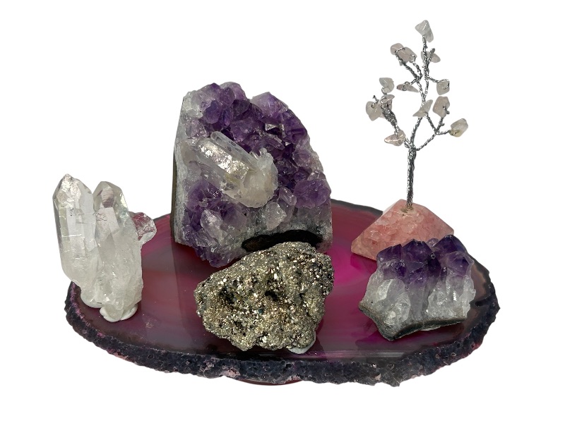 Photo 1 of 594116…small rock collection on 6” agate slice