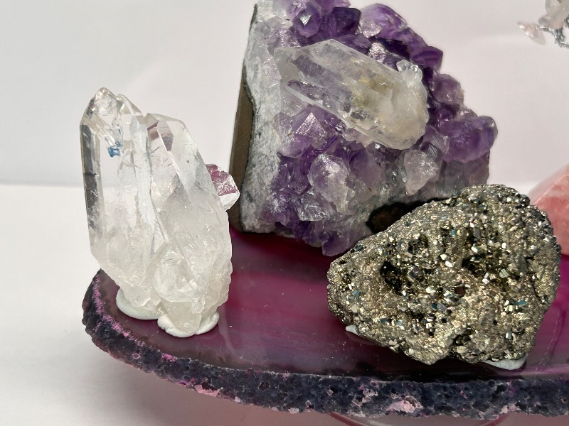 Photo 1 of 594116…small rock collection on 6” agate slice