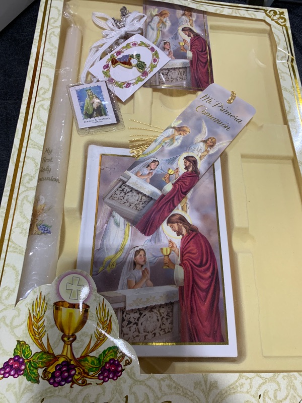 Photo 1 of First Holy Communion Girls Blessed Sacrament My Deluxe Boxed Gift Set