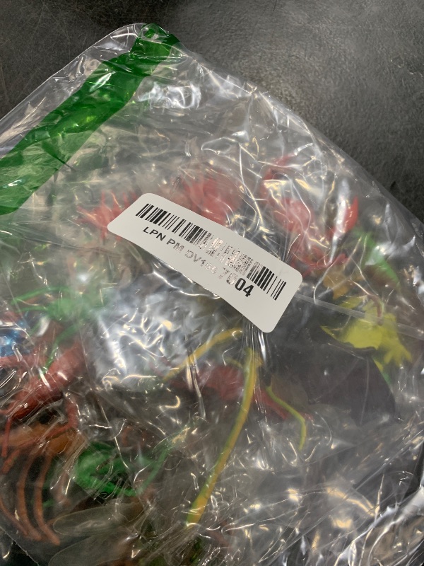 Photo 1 of FINGOOO 39 Pack Insects and Bugs for Kids,Assorted Plastic Bug Toys Fake Insects Educational Party Favors