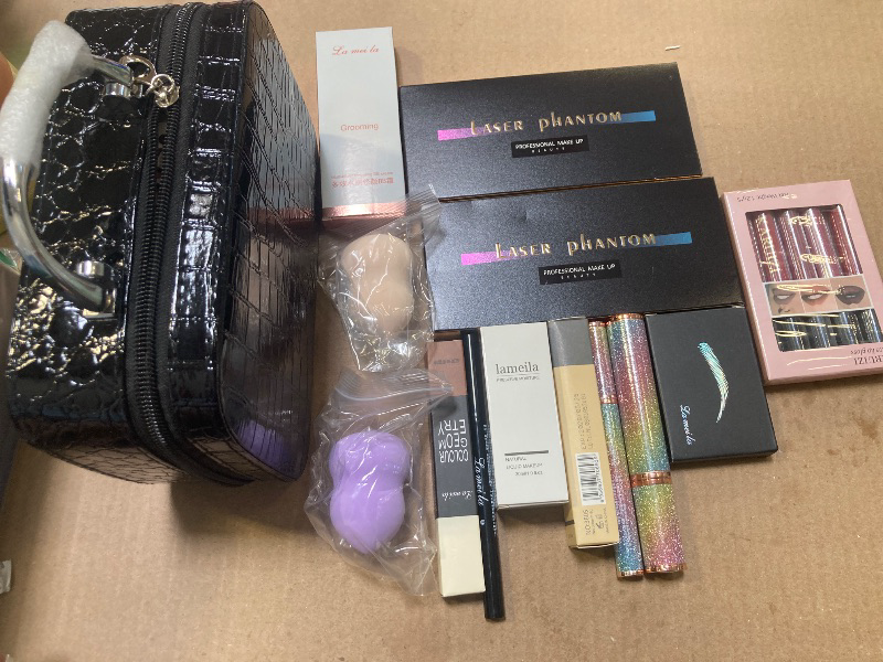Photo 1 of Beauty Makeup Kit 