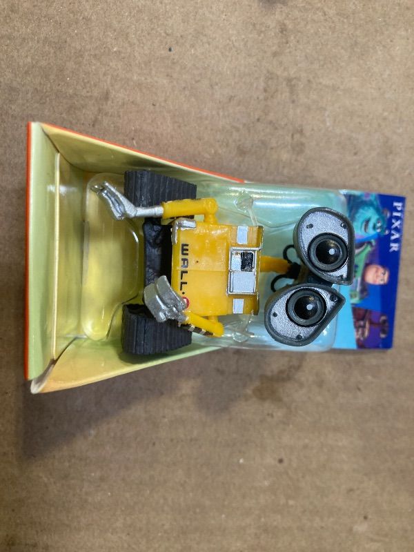 Photo 1 of Wall-e Mini Figure with Articulated Arms 2in

