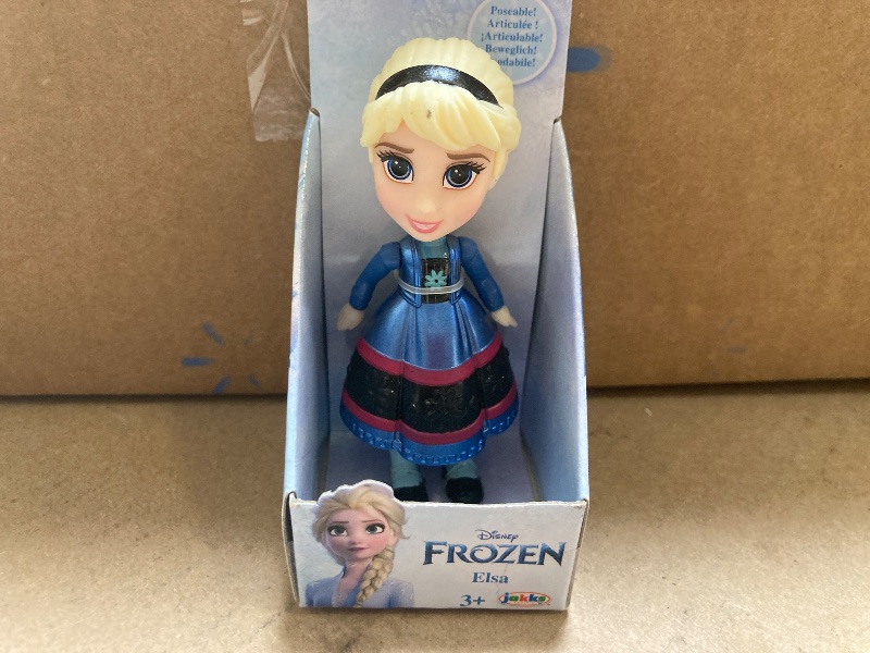 Photo 1 of MINI 3IN---Disney 2024 Frozen - Elsa Doll New Metallic Look for 2024 Poseable !!
