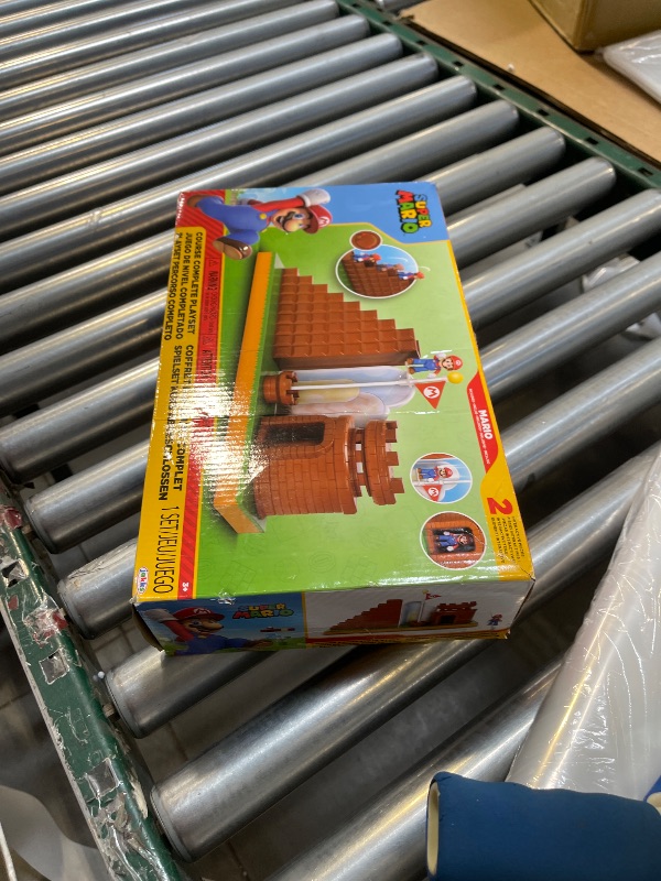 Photo 1 of SUPER MARIO Nintendo 2.5" Action Figures Course Complete Playset with Mario Figure, Interactive Stairs, Flagpole, Castle, and Base Platform